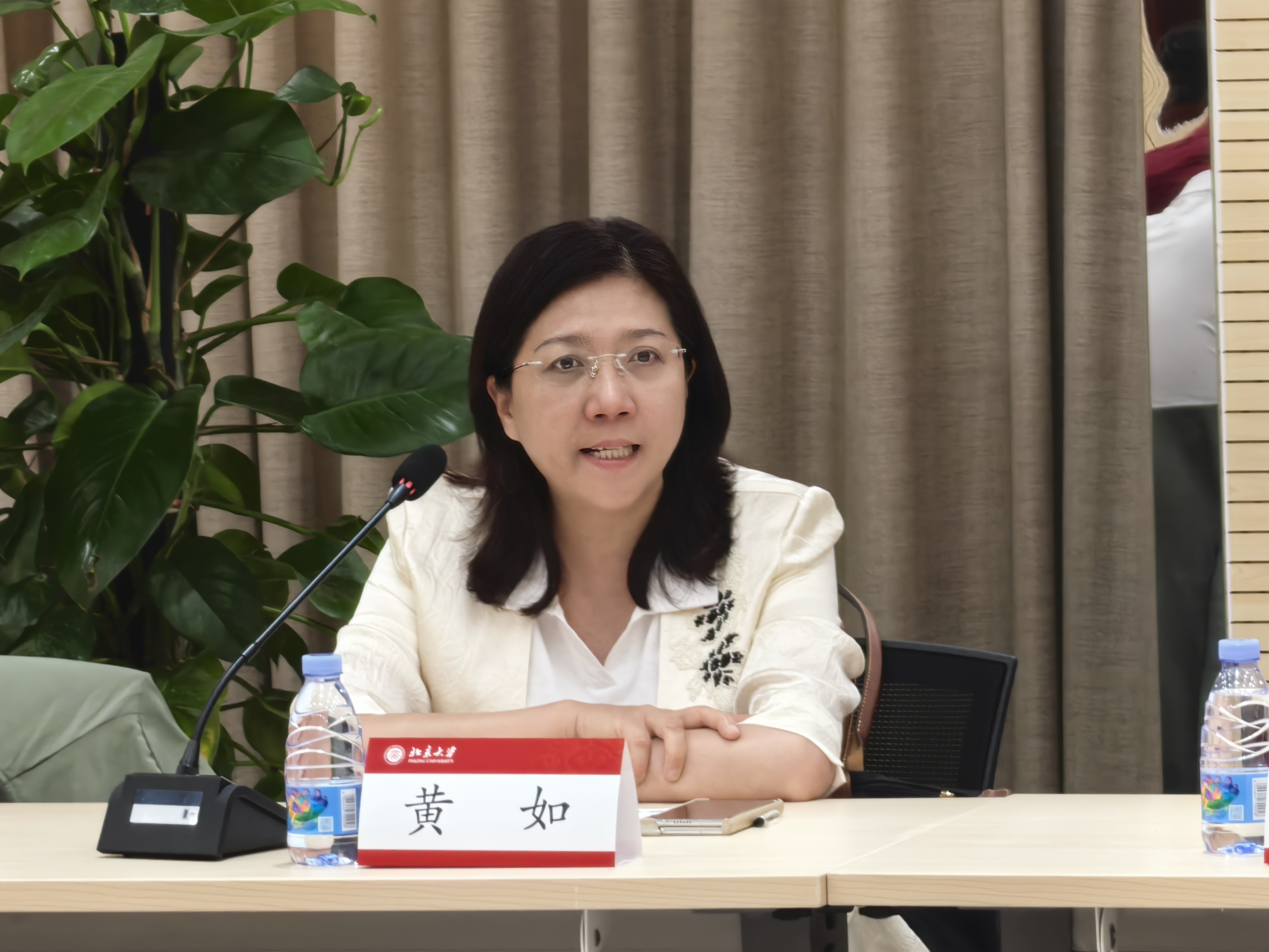 信息科学技术学院22级“信班”学生与中国科学院院士黄如交流座谈-北京大学信息科学技术学院