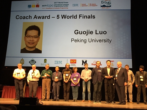 Luo Guojie won Coach Award.jpg